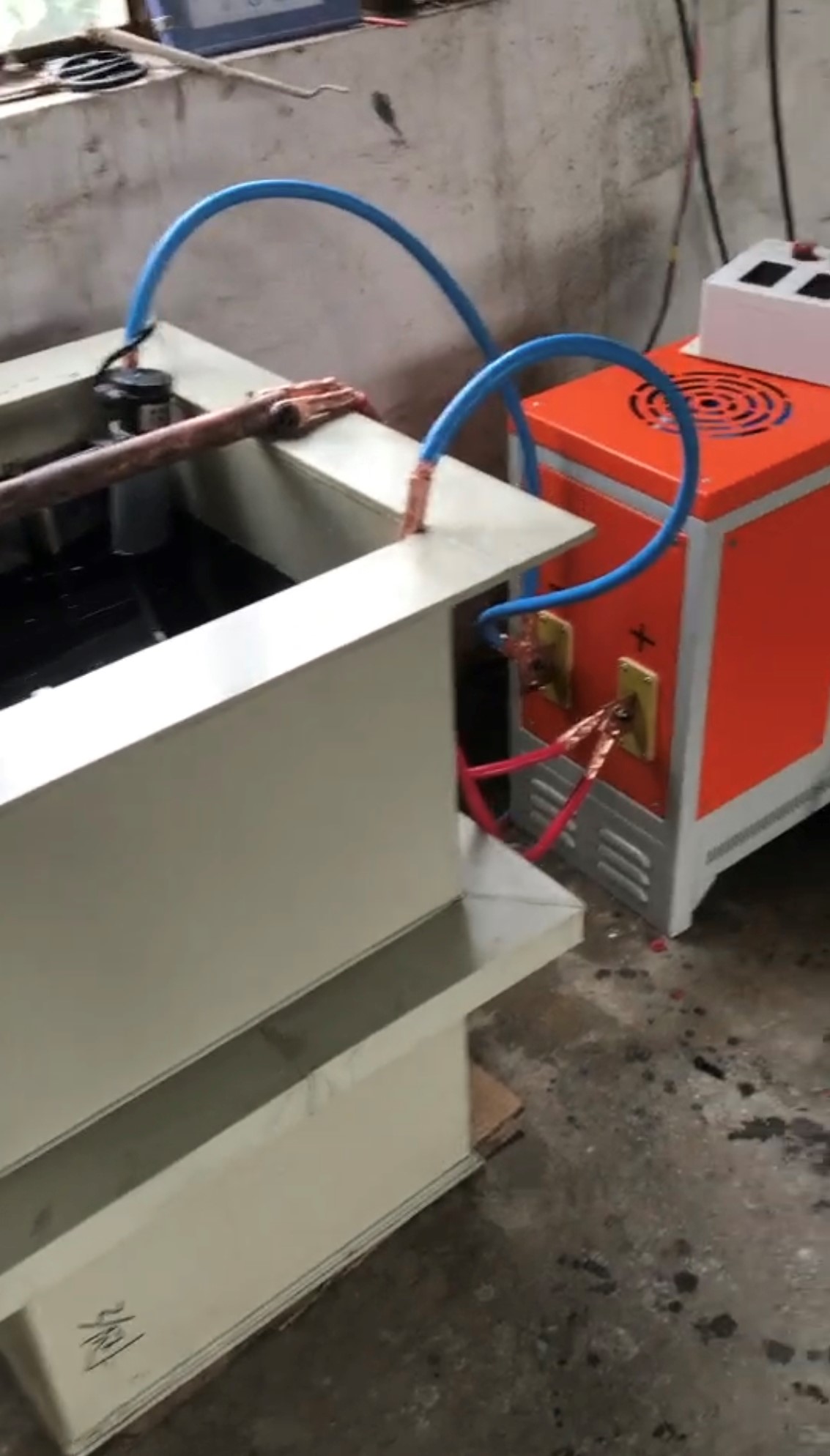 电解抛光设备安装现场