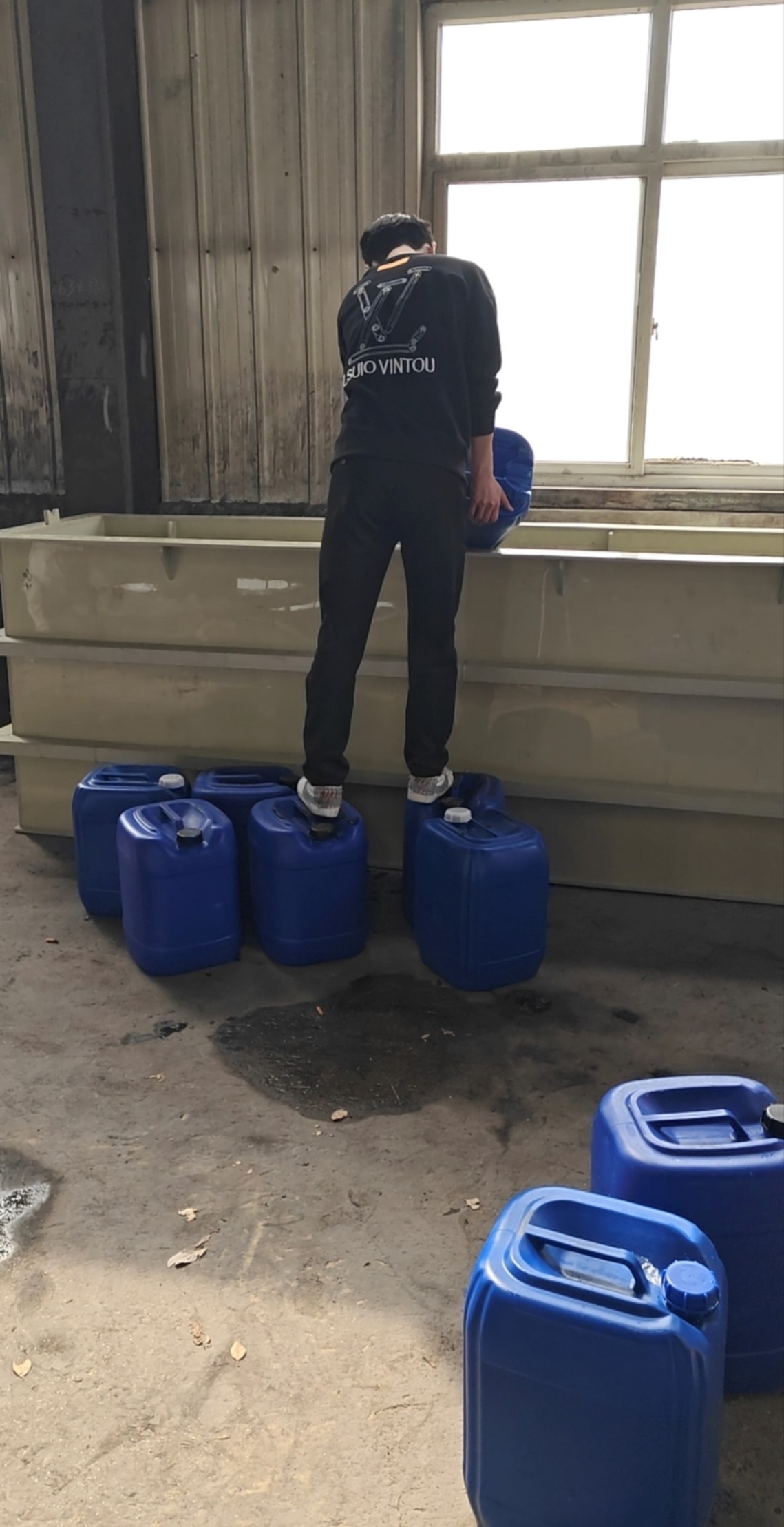 电解抛光设备安装现场